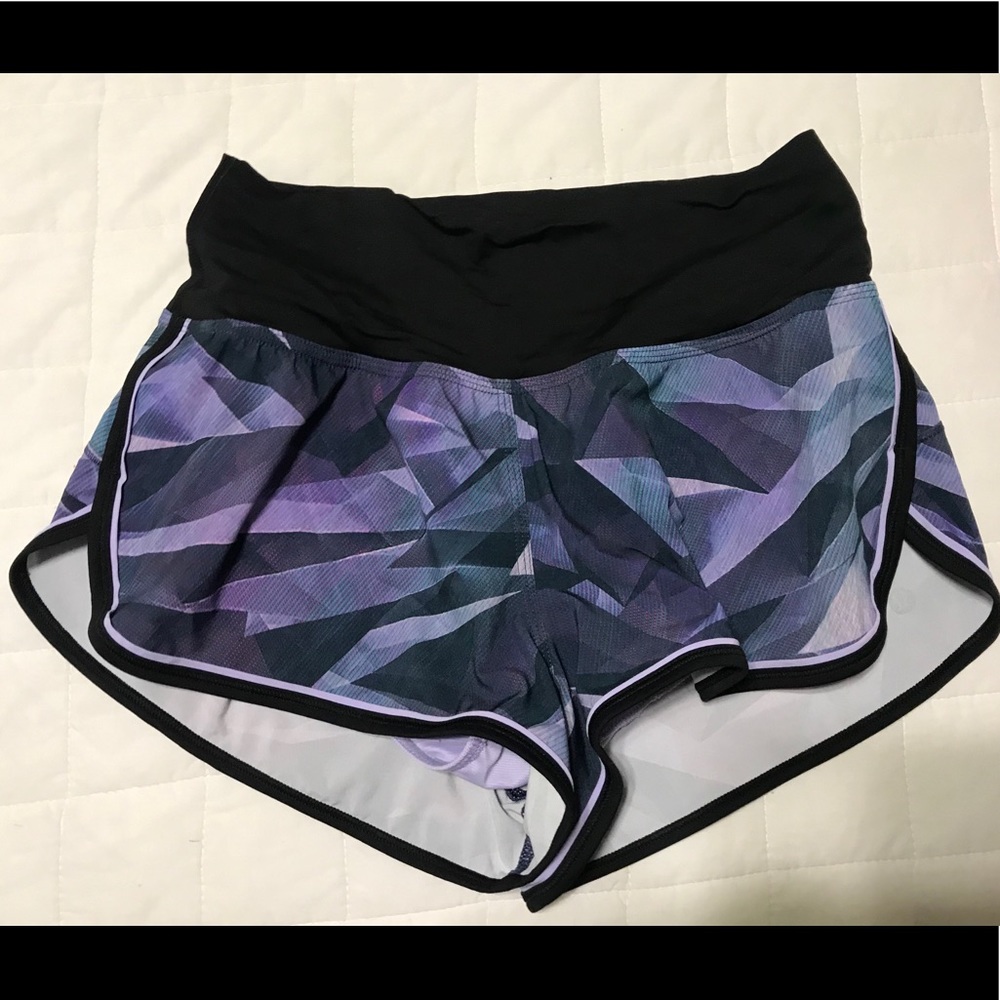 Lululemon Short Size 6 - Shorts in Rio